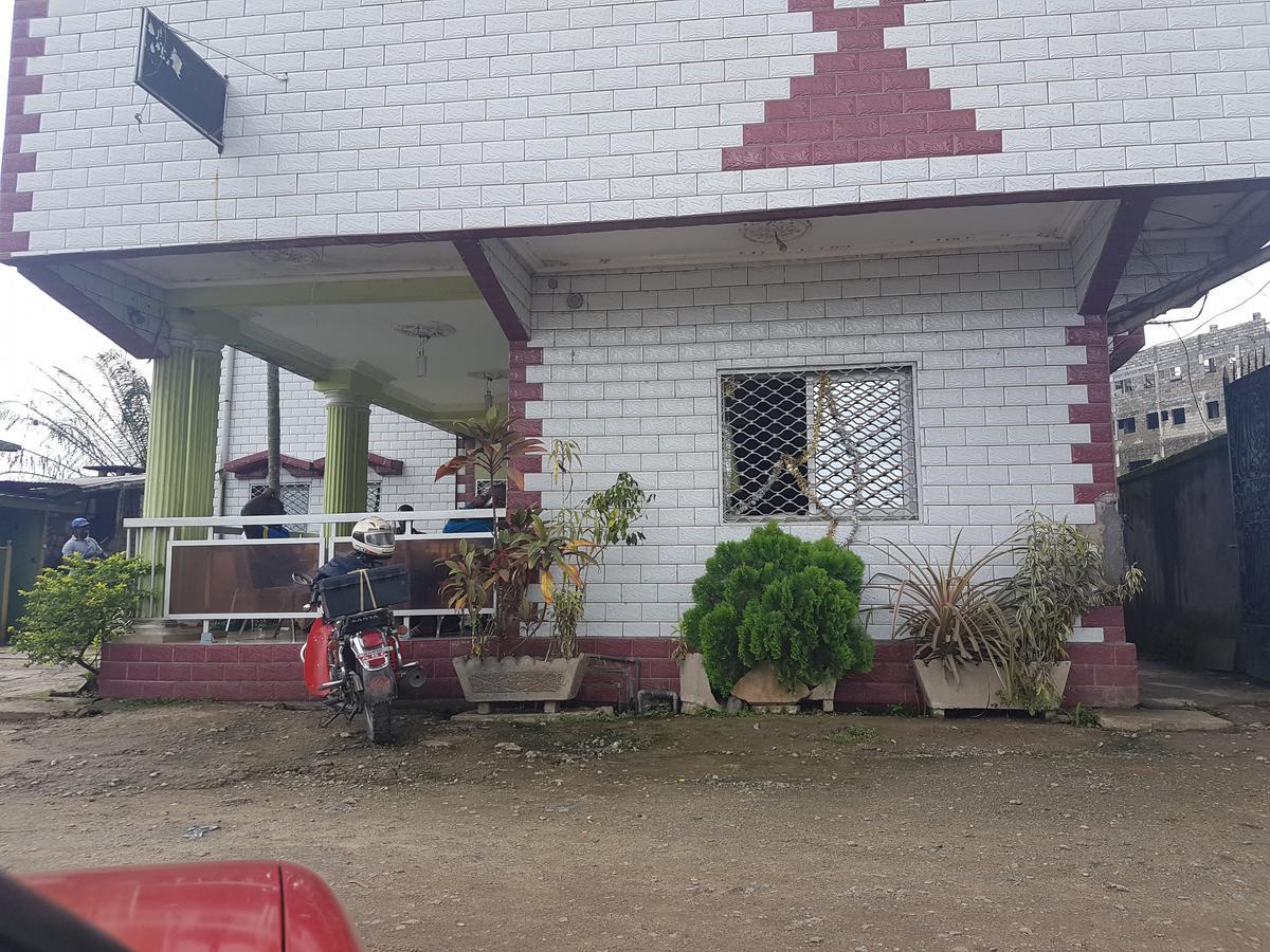 Hotel Kdv Bonaberi Экстерьер фото