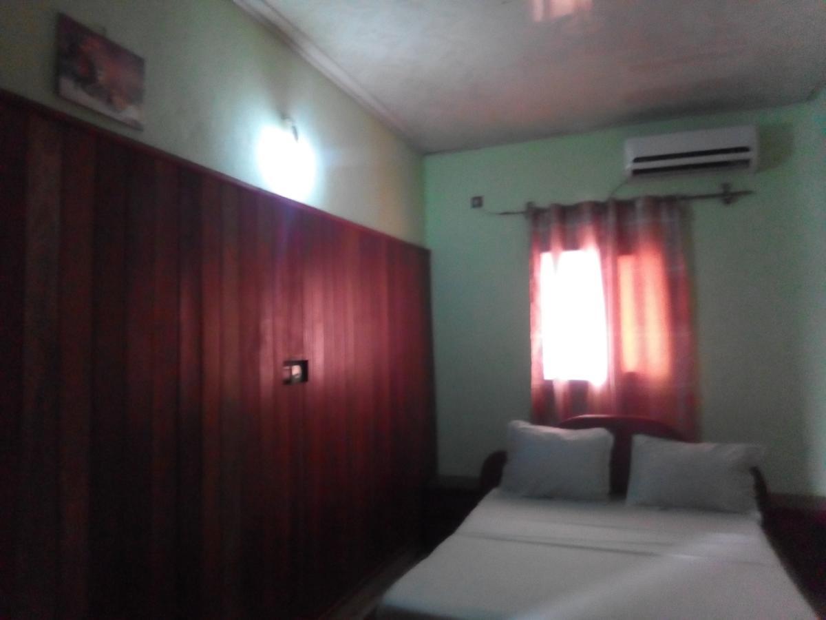 Hotel Kdv Bonaberi Экстерьер фото